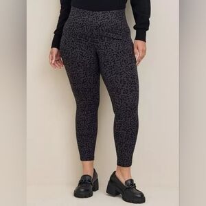 Torrid Pocket Pixie Skinny Studio Luxe Ponte High-Rise Pant